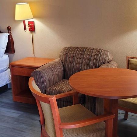 Regency Travel Inn Hayti Luaran gambar